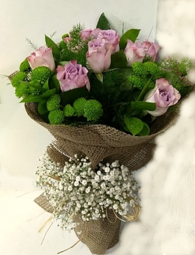 lila gül buketi